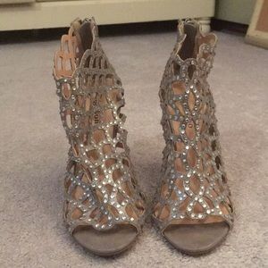 Bejeweled scallop-design silver heels